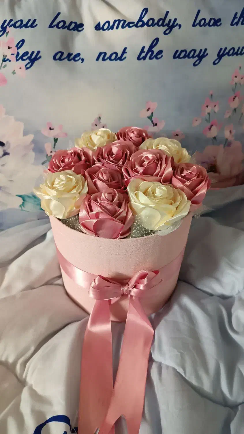 گل روبانی شیک|گل مصنوعی|قم, قلعه کامکار|دیوار