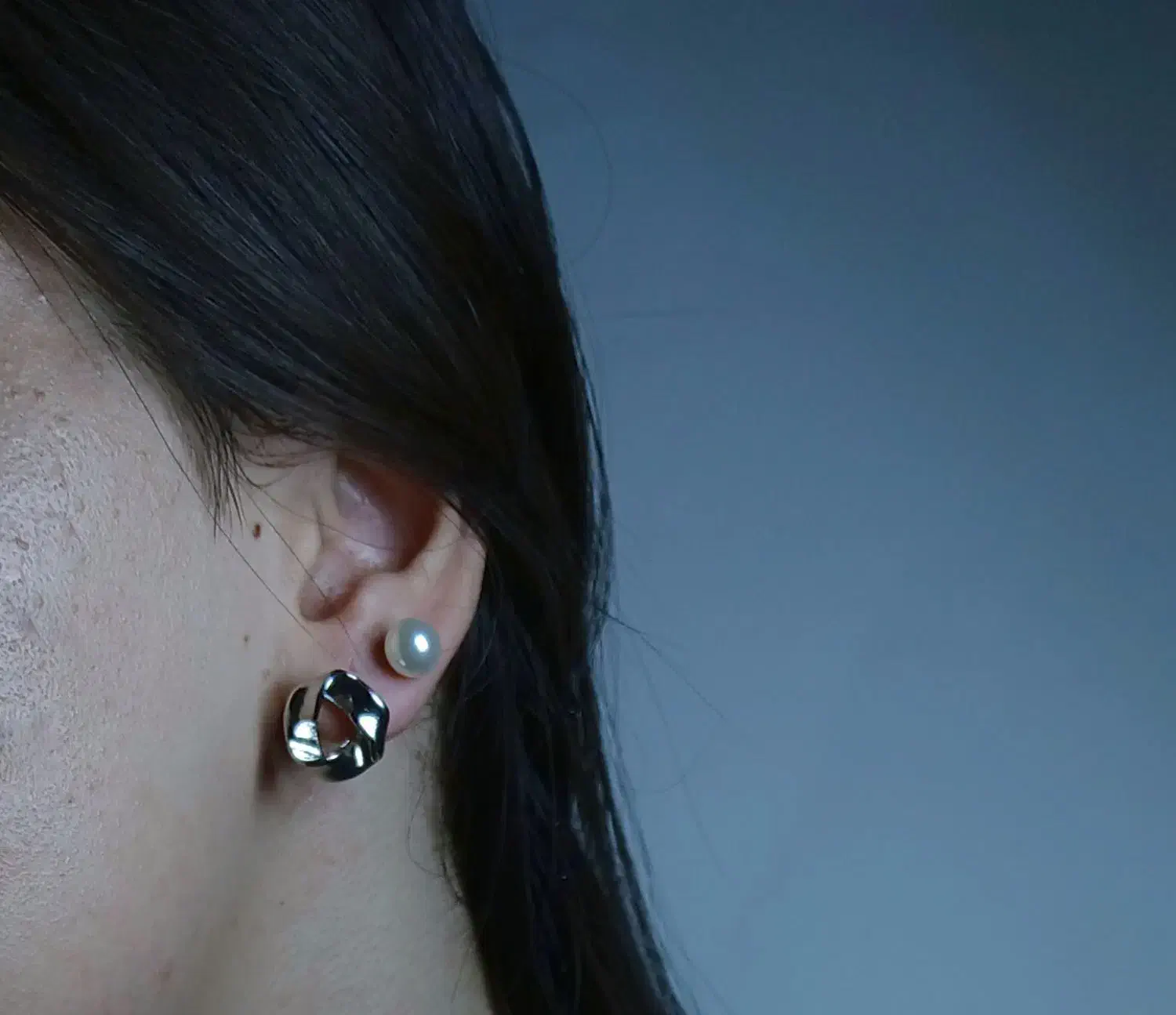 گوشواره پکی|بدلیجات|رشت, دروازه لاکان|دیوار