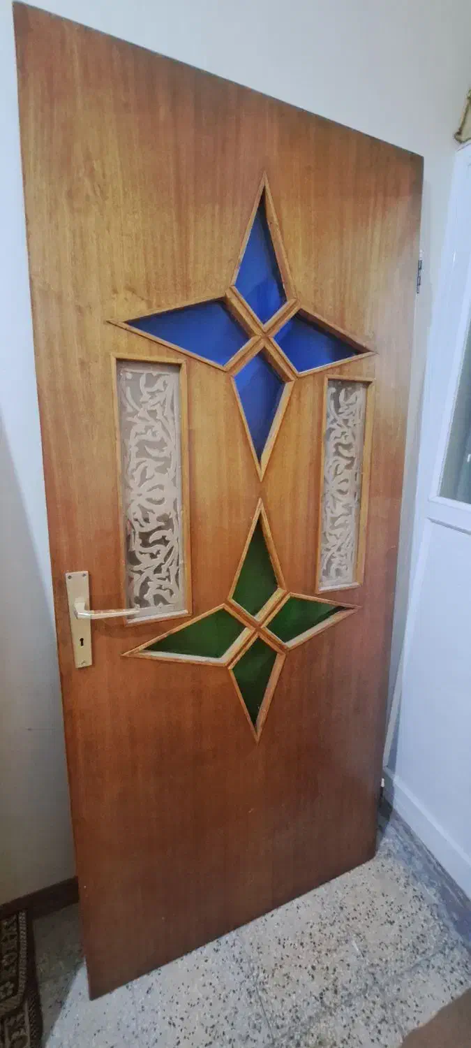 درب چوبی قدیمی بسیار تمیز|مصالح و تجهیزات ساختمان|اصفهان, سودان|دیوار