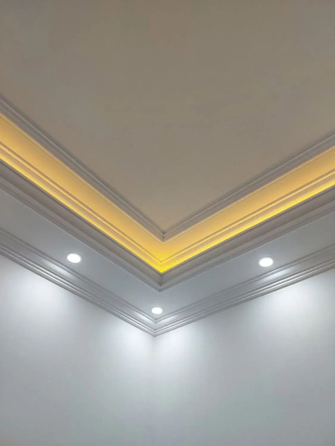 گچکاری وگچبری نورمخفی طرح کناف با گچ کاری لکه گیری|خدمات پیشه و مهارت|الشتر, |دیوار