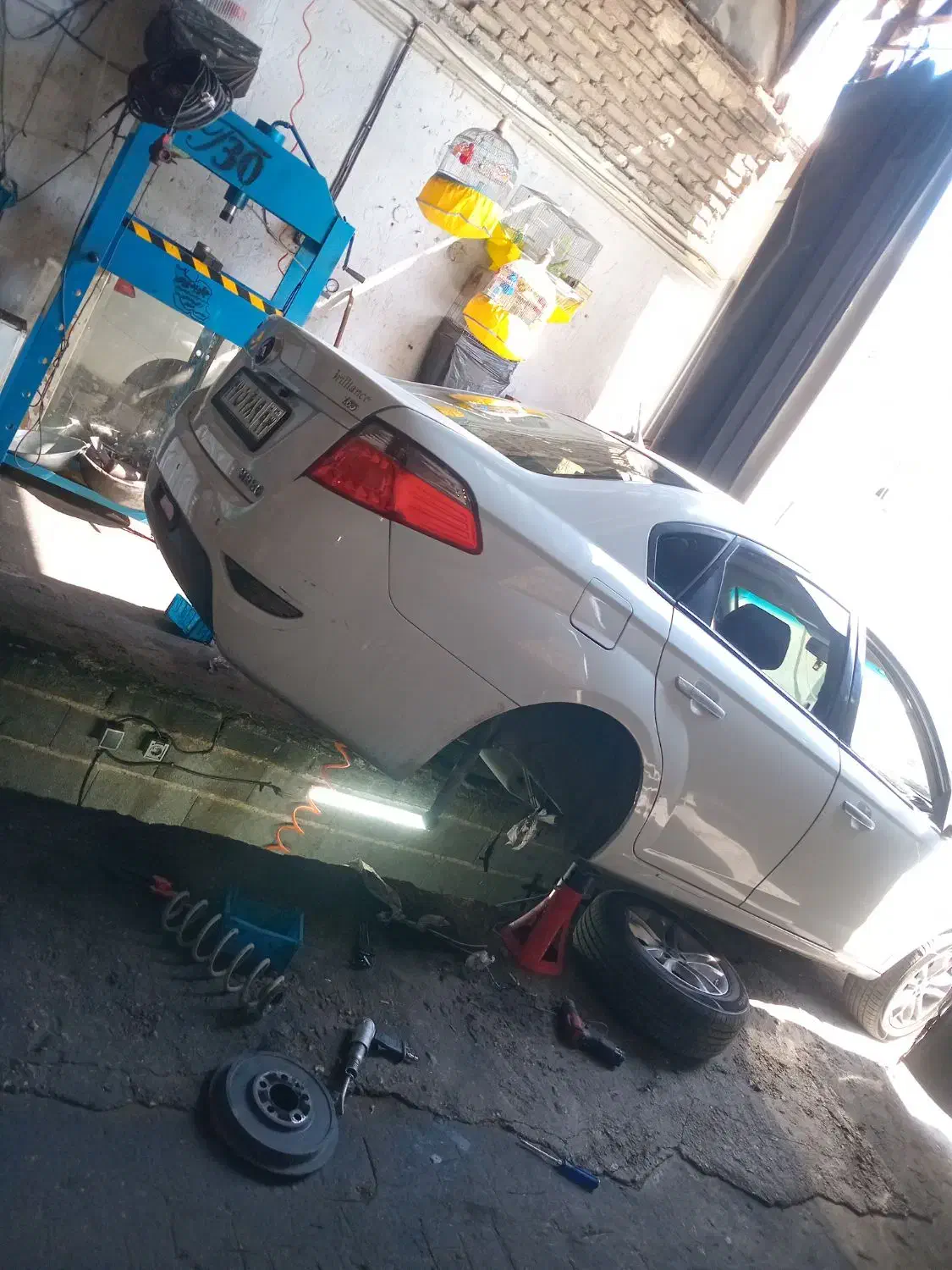 تعمیرات جلوبندی برلیانس تخصصی|خدمات موتور و ماشین|شیراز, بالا کفت|دیوار