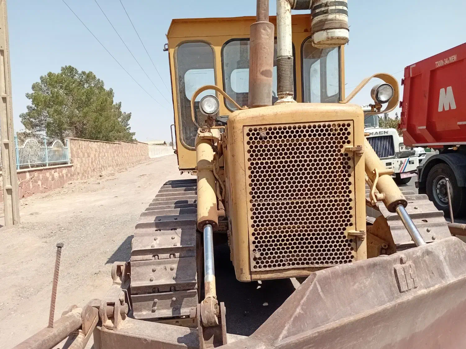 لودر کامیون بلدوزر. گریدر وغلتک|خدمات پیشه و مهارت|سبزوار, شرق کال شمالی|دیوار