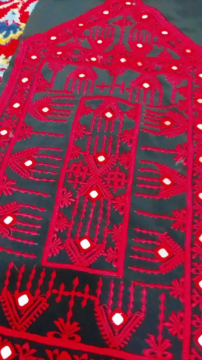 سرتوپ و آینه|لباس|زابل, |دیوار