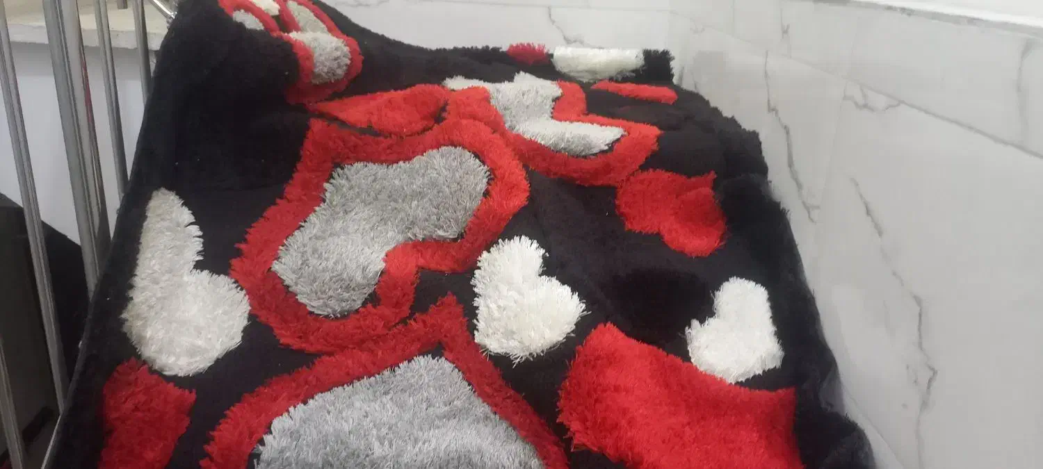 گلیم فرش درحد نو فقت یه پارگی ریز یک ونیم در دونیم|گلیم، جاجیم، گبه|همدان, |دیوار