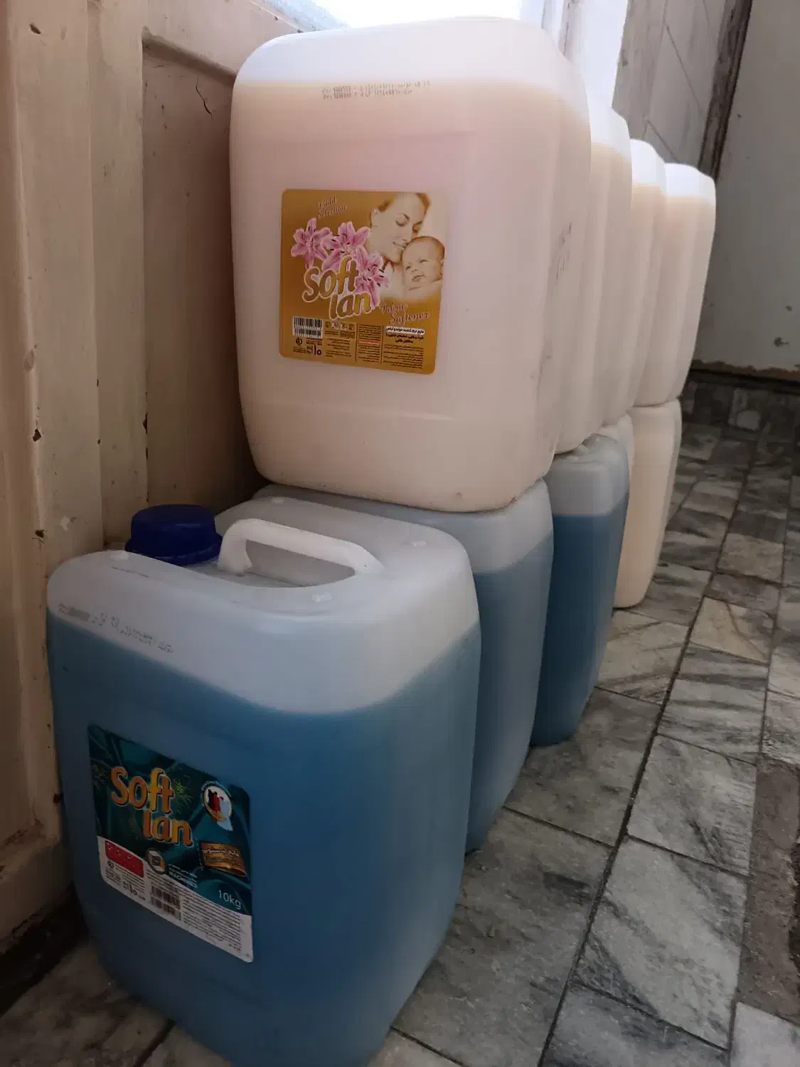 نرم کننده لباس سافتلن|مواد شوینده و دستمال کاغذی|مشهد, کارگران|دیوار