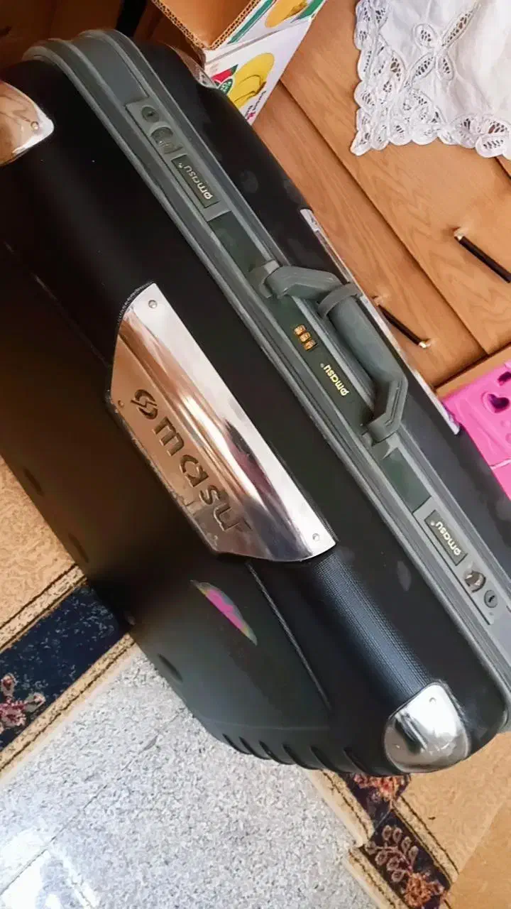 چمدان بزرگ خارجی|کیف، کفش، کمربند|مشهد, عبادی|دیوار