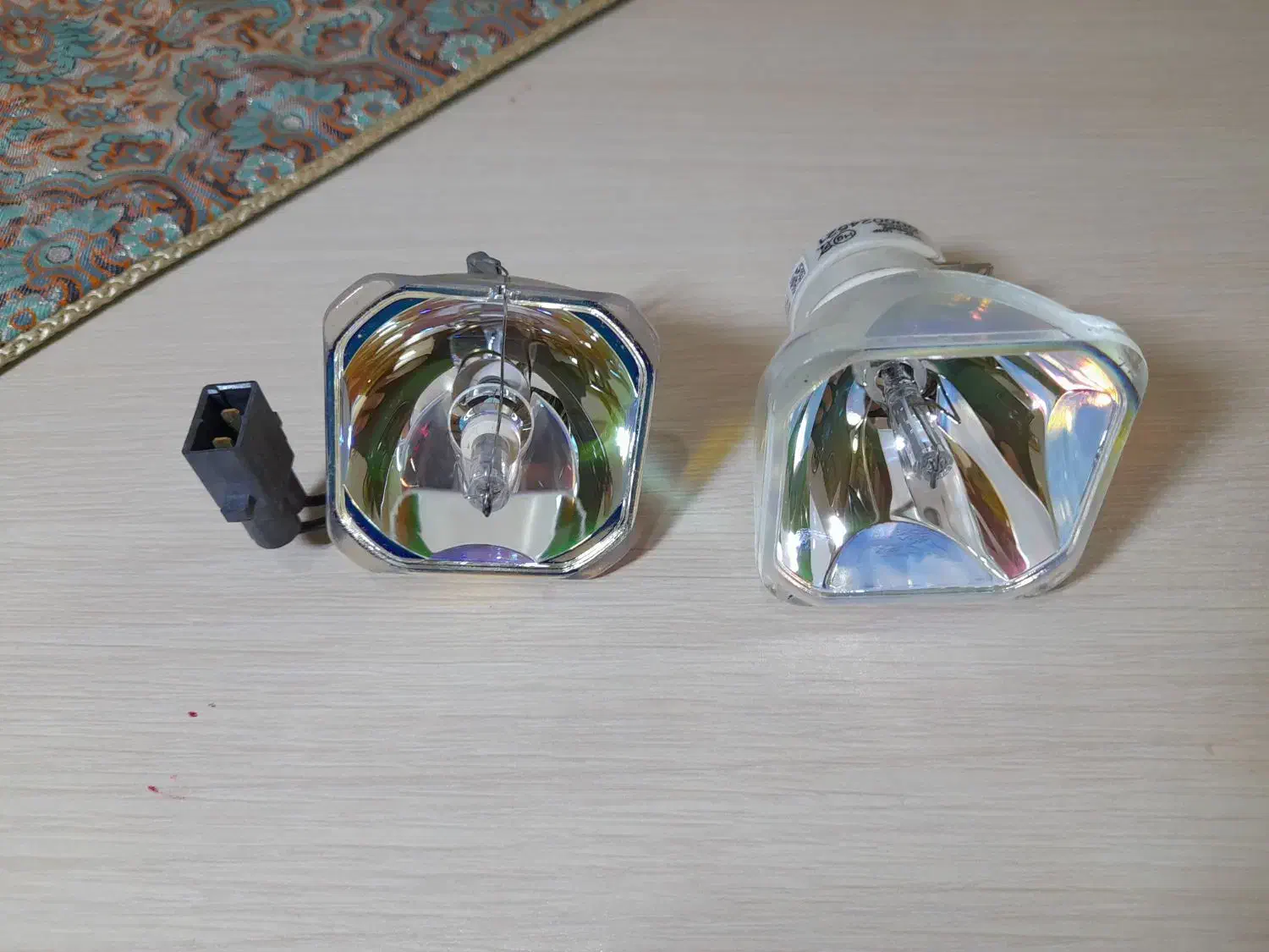 لامپ و تعمیر و قطعات ویدیو پروژکتور|تلویزیون و پروژکتور|همدان, |دیوار