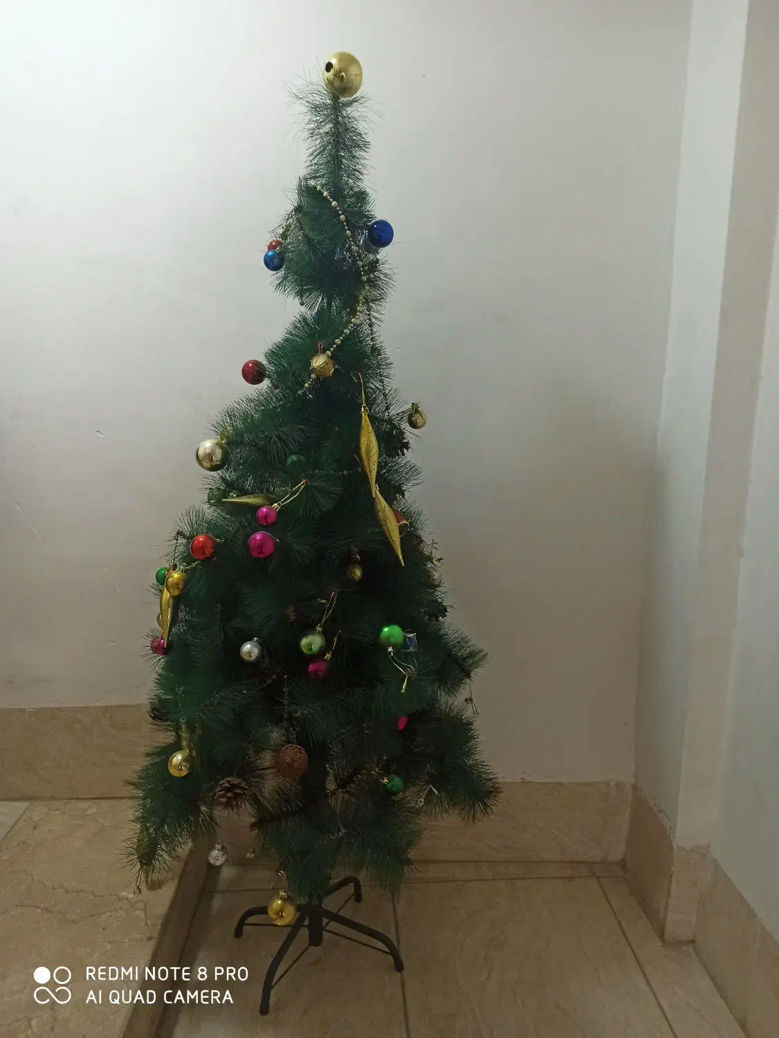 یک عدد درخت کریسمس در حدنو|گل مصنوعی|شیراز, فرگاز|دیوار