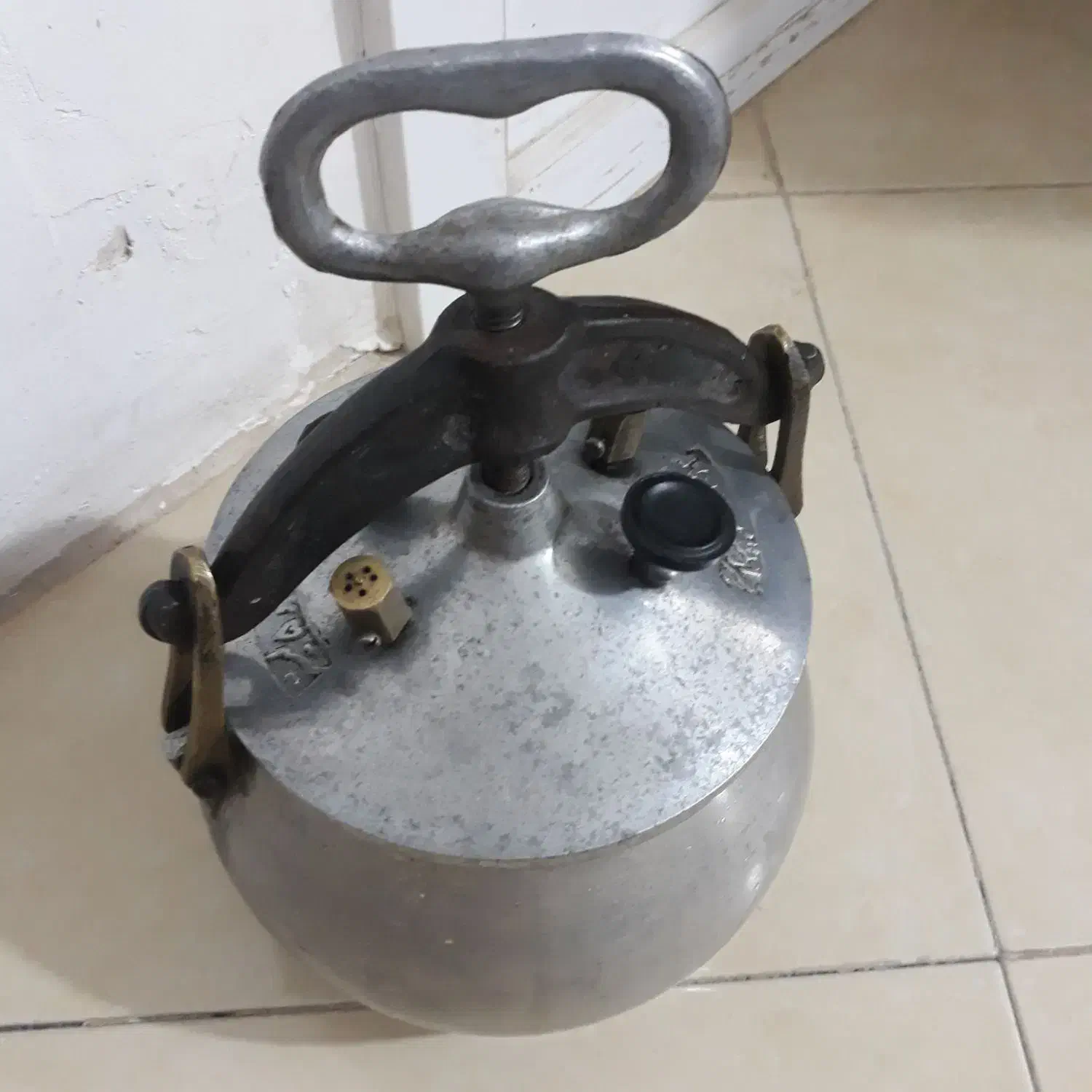 زودپز|ظروف پخت‌وپز|گلبهار, شهر جدید گلبهار|دیوار