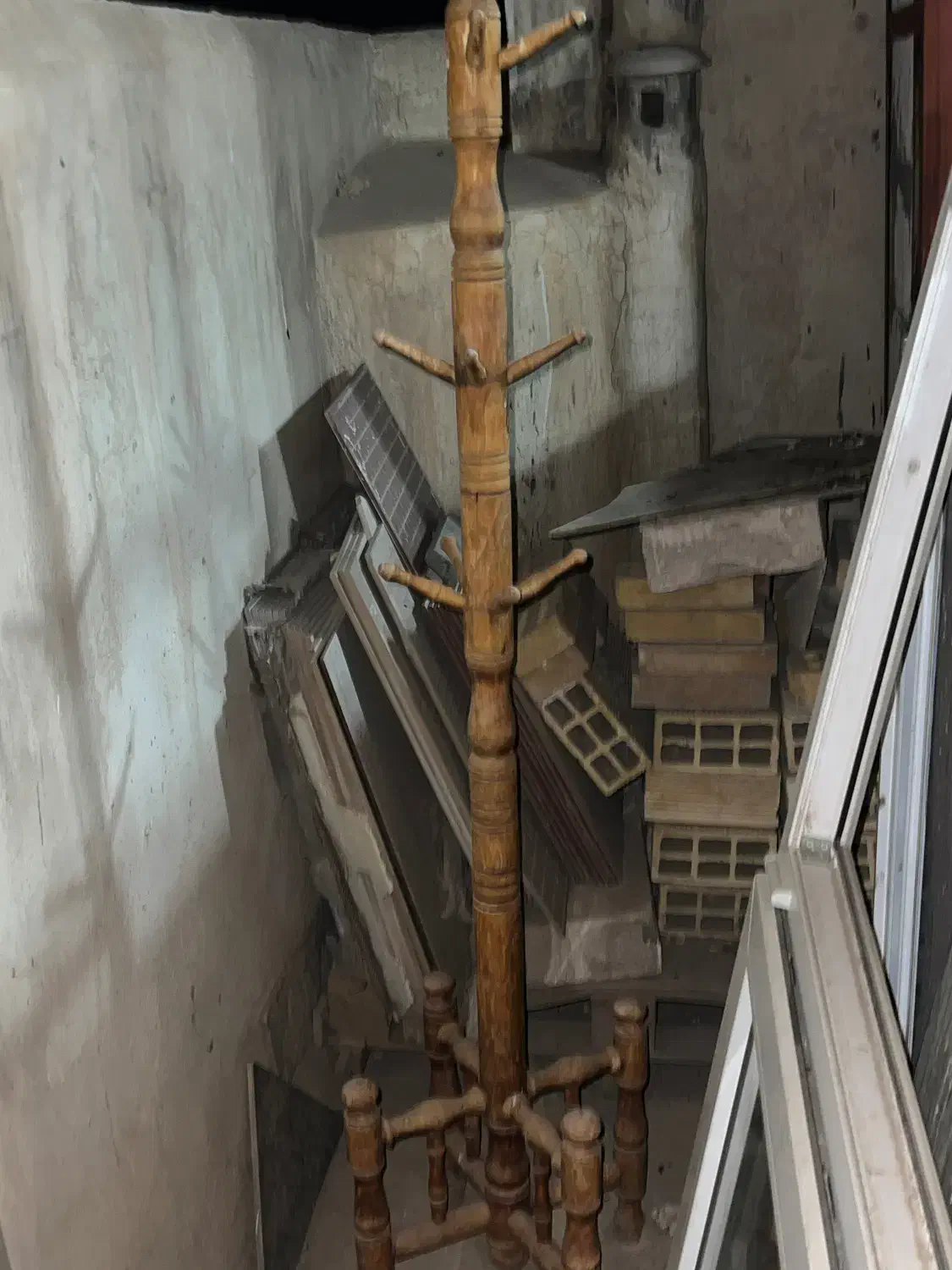 چوب لباسی|بندرخت و رخت‌آویز|قم, بنیاد|دیوار