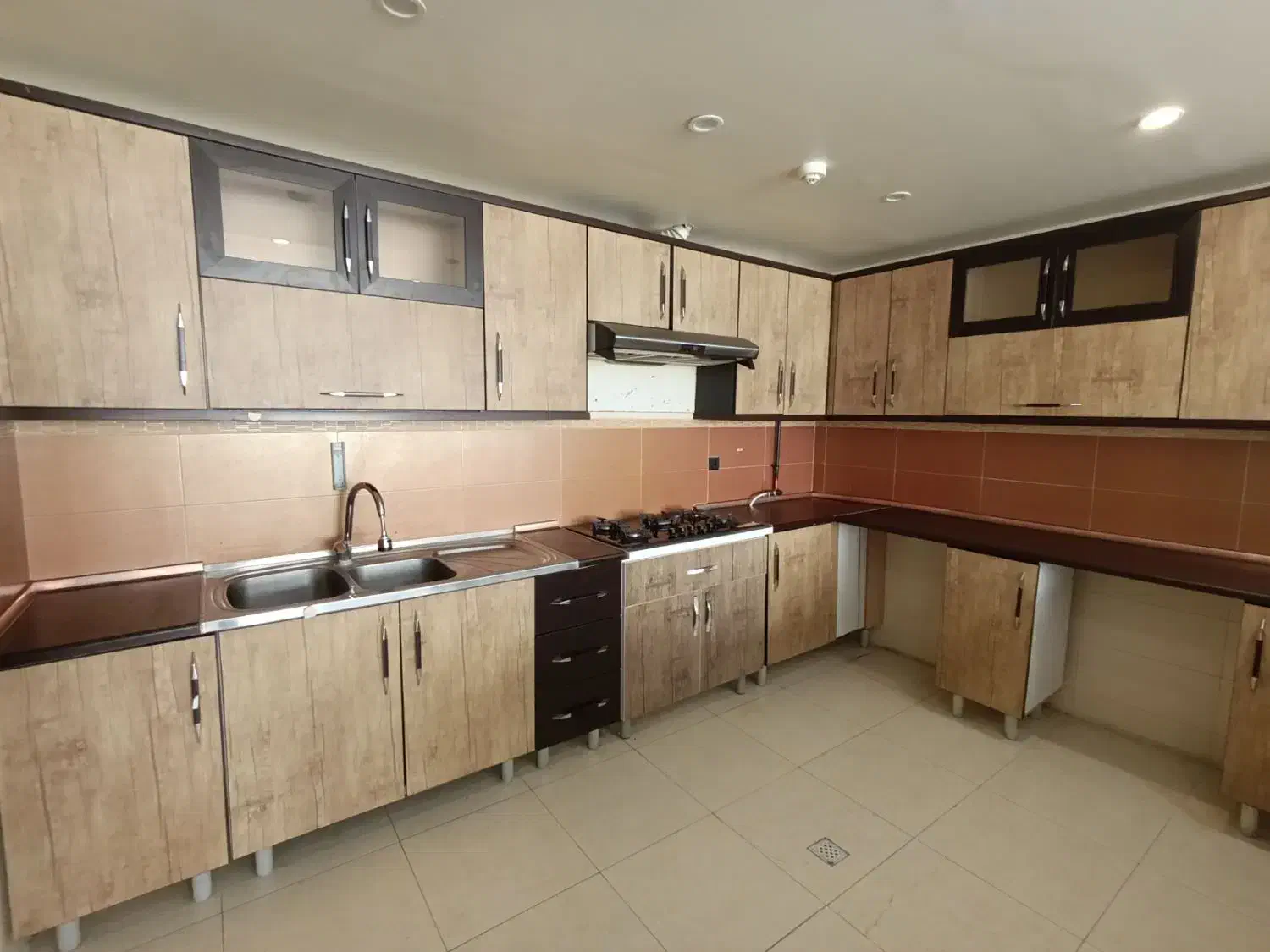 اجاره سه خواب 135 متری میدان دریاچه