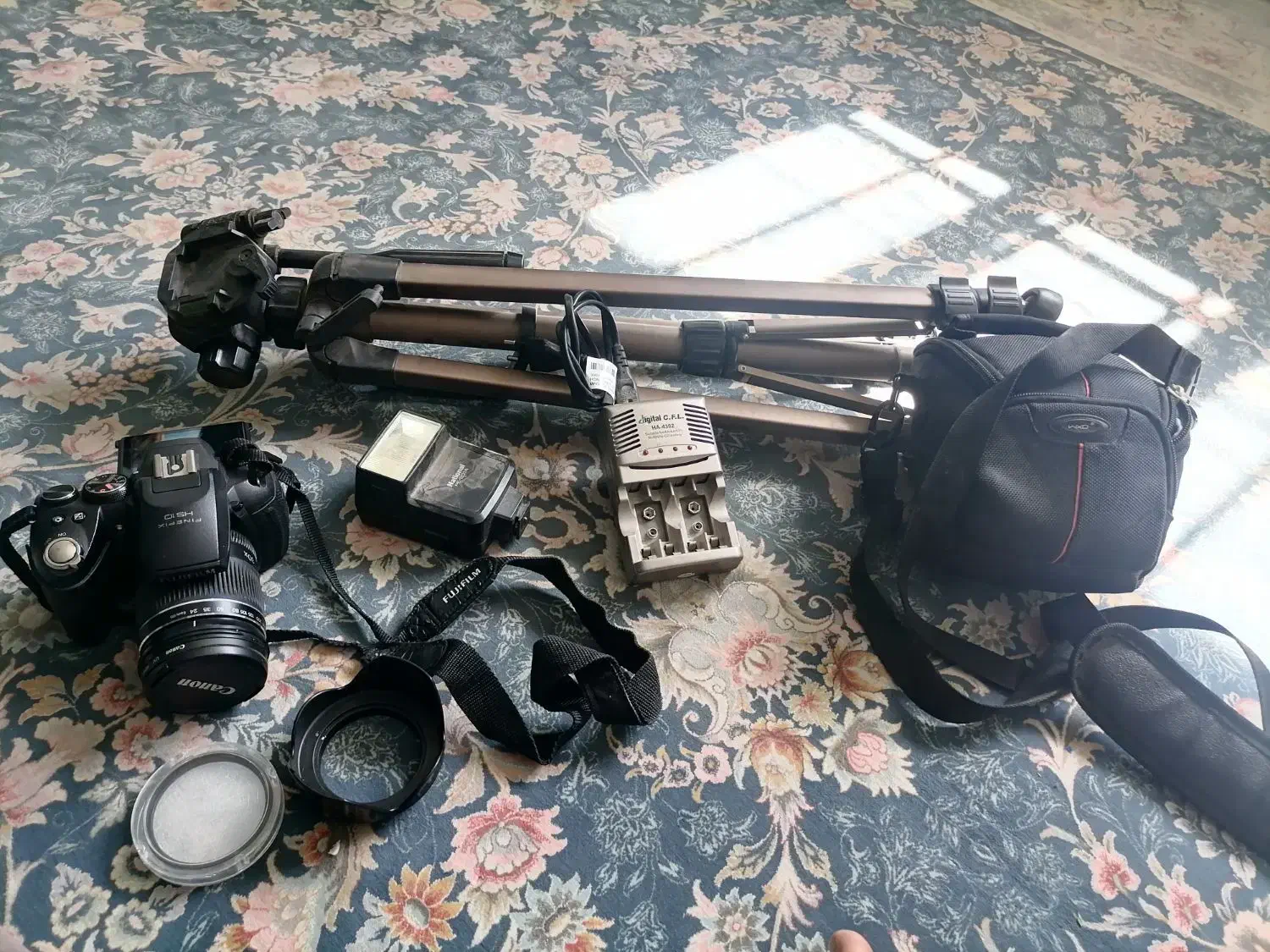 دوربین فوجی hs10 و پایه دوربین|دوربین عکاسی و فیلمبرداری|کرج, کارخانه قند|دیوار