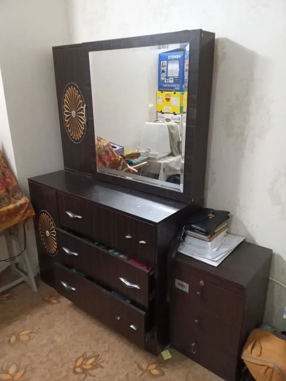 تخت دونفره و میز آرایشی|تخت و سرویس خواب|قم, انسجام|دیوار