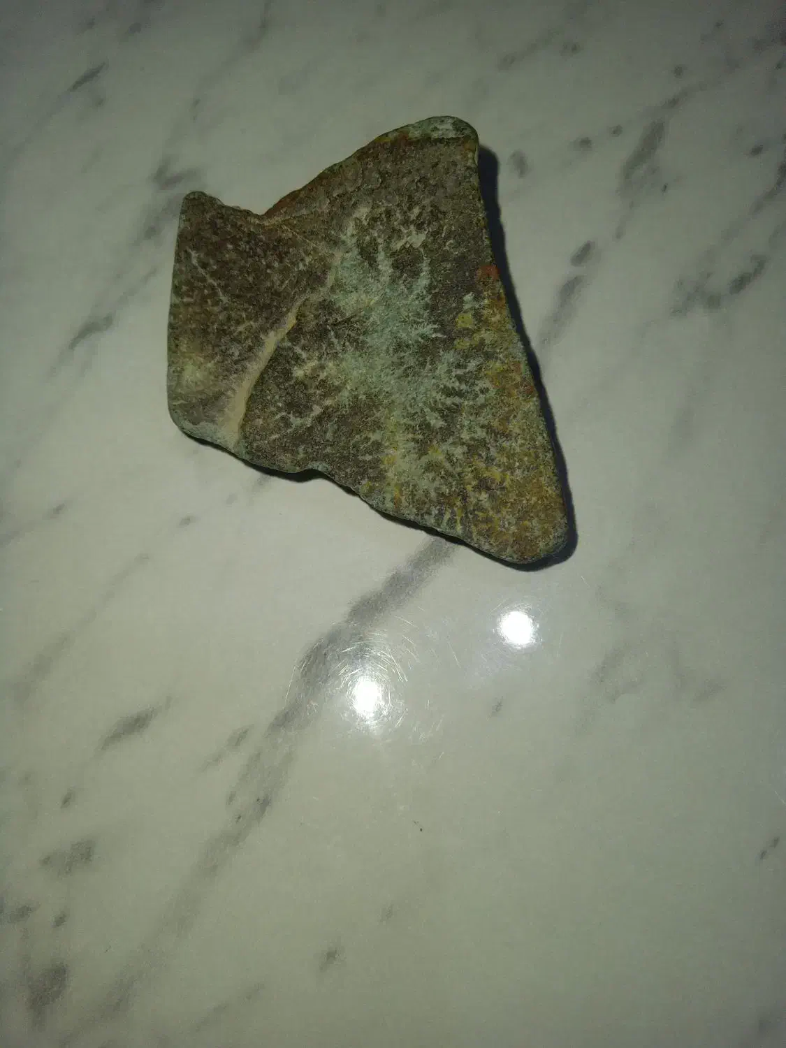 سنگ  اسمانی|کلکسیون اشیاء عتیقه|دماوند, گیلاوند|دیوار