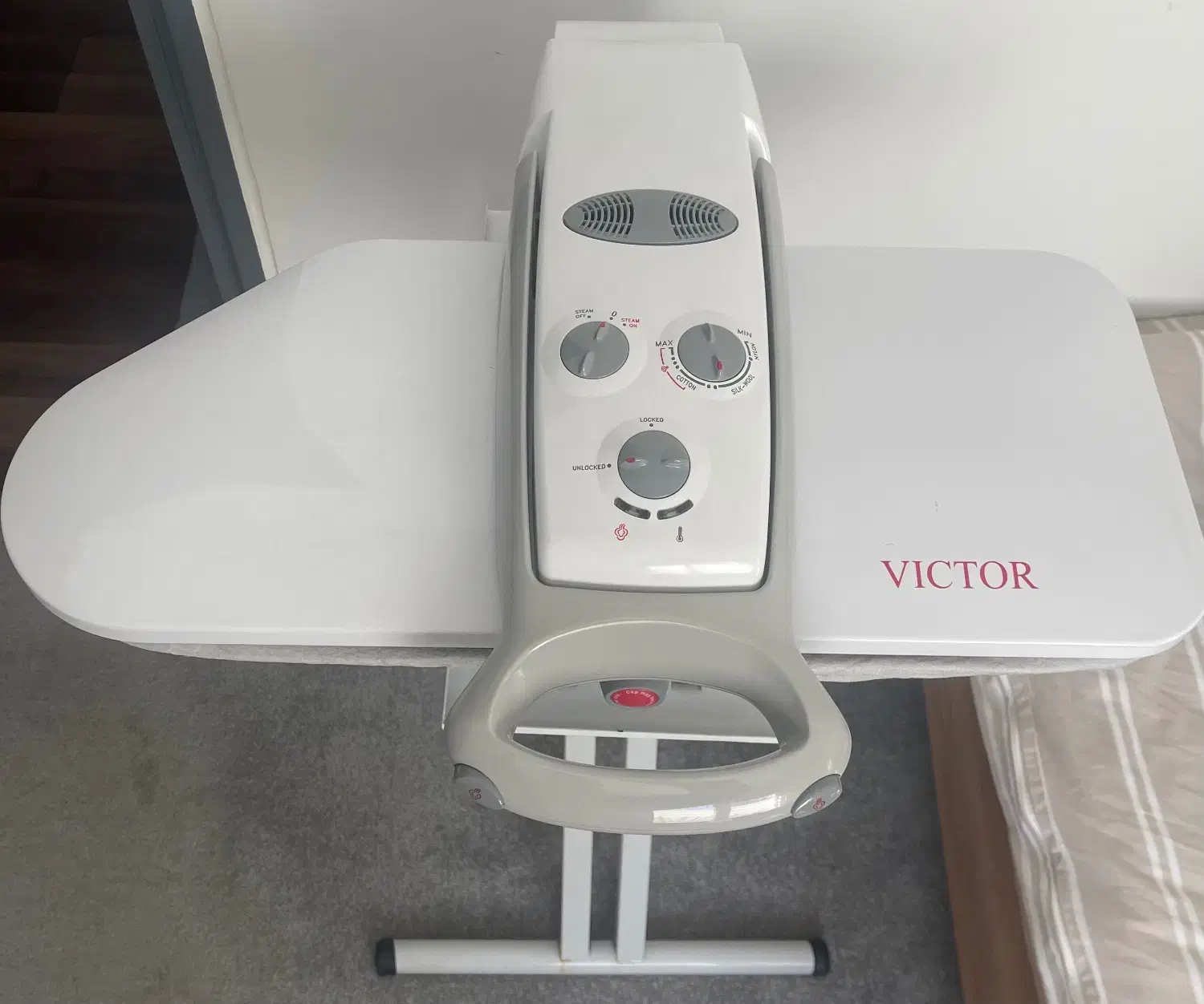 اتو پرس victor همراه با پایه|اتو و لوازم اتو|شیراز, ارم|دیوار