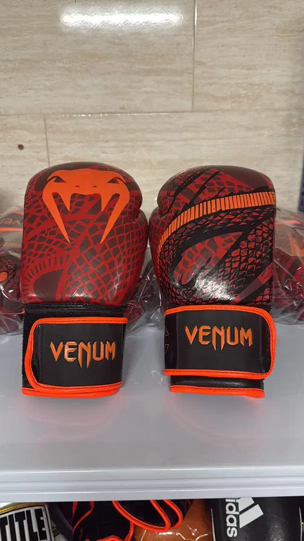 دستکش بوکس چرم|تجهیزات ورزشی|مشهد, شهید فرامرز عباسی|دیوار