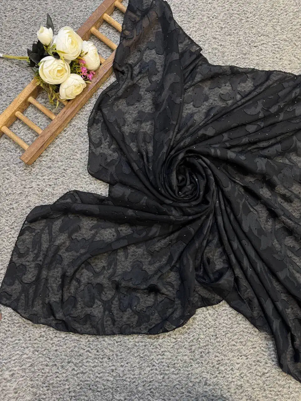 روسری حریر گل برجسته نگینی کره ای(دل آرا-فاطمیه)|لباس|قم, بکایی|دیوار