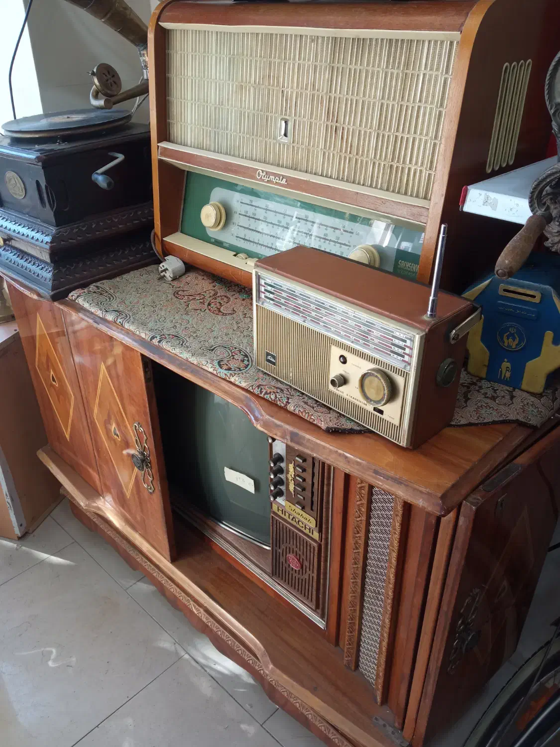 کلکسیون قدیم|کلکسیون اشیاء عتیقه|میانه, |دیوار