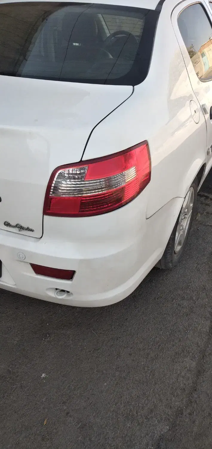 چراغ جلو و عقب رانا|قطعات یدکی و لوازم جانبی|ملایر, |دیوار