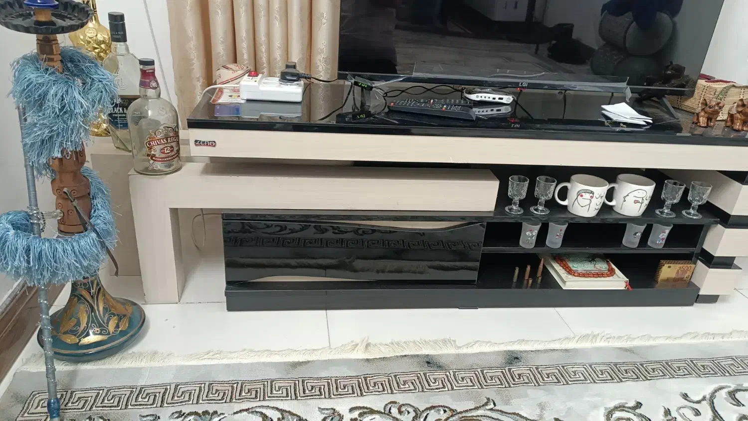 زیر تلویزیونی|میز تلویزیون|شیراز, کوشک میدان|دیوار