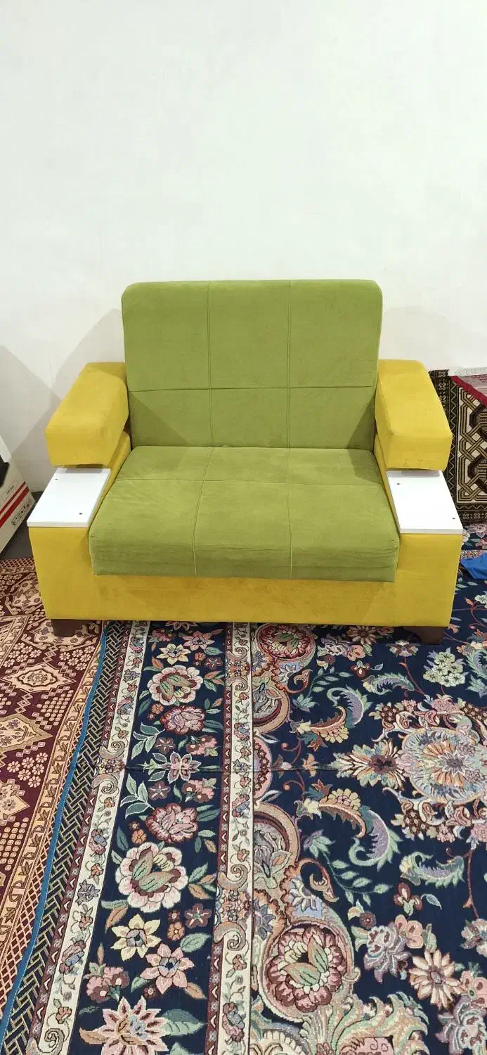 مبل تختخوابشو سالم در حد نو بدون نقص مشکل|مبلمان خانگی و میز عسلی|رشت, یخسازی|دیوار