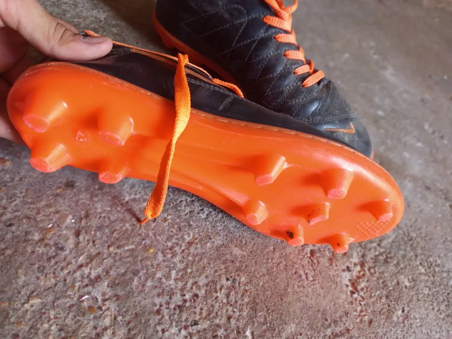 کفش فوتبال|کیف، کفش، کمربند|اندیمشک, |دیوار