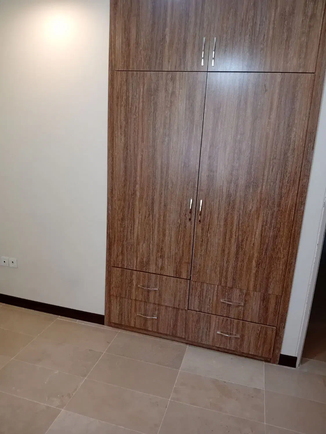 ۱۵۵متر تکواحدی ۲پارکینگ مشابه نوساز خ فرخی، تخلیه