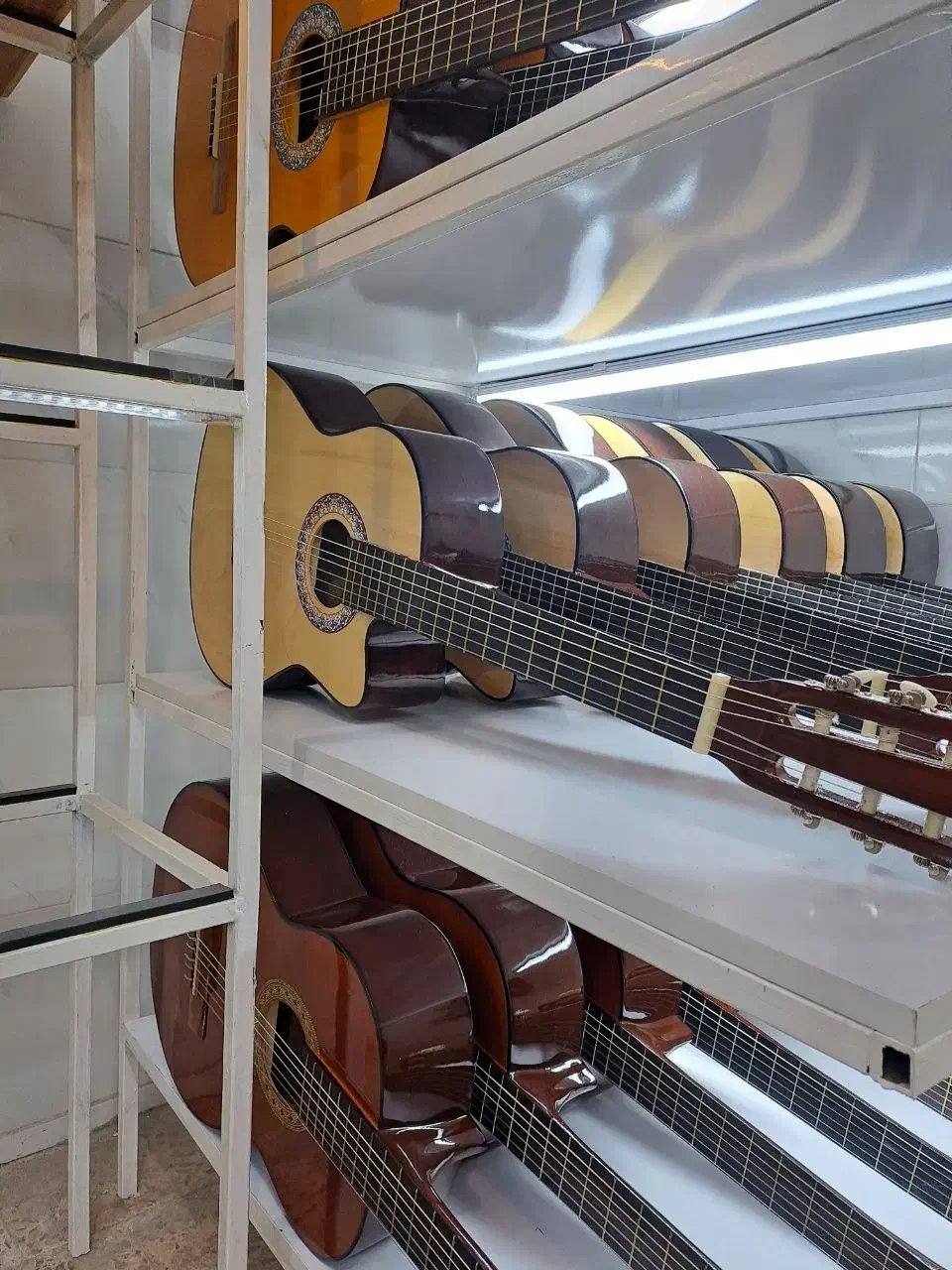 گیتار و سنتور با چک ۸ ماهه بخر|گیتار، بیس، امپلیفایر|سنندج, |دیوار