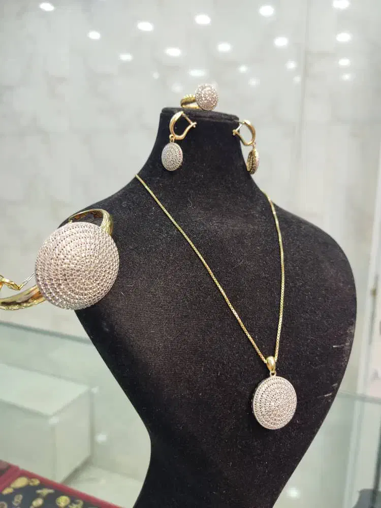 سرویس طلا|جواهرات|شیراز, شاهچراغ|دیوار