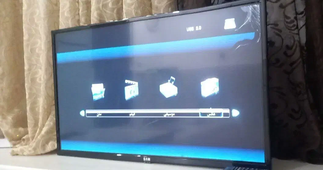 تلویزیون|تلویزیون و پروژکتور|رومشکان, |دیوار