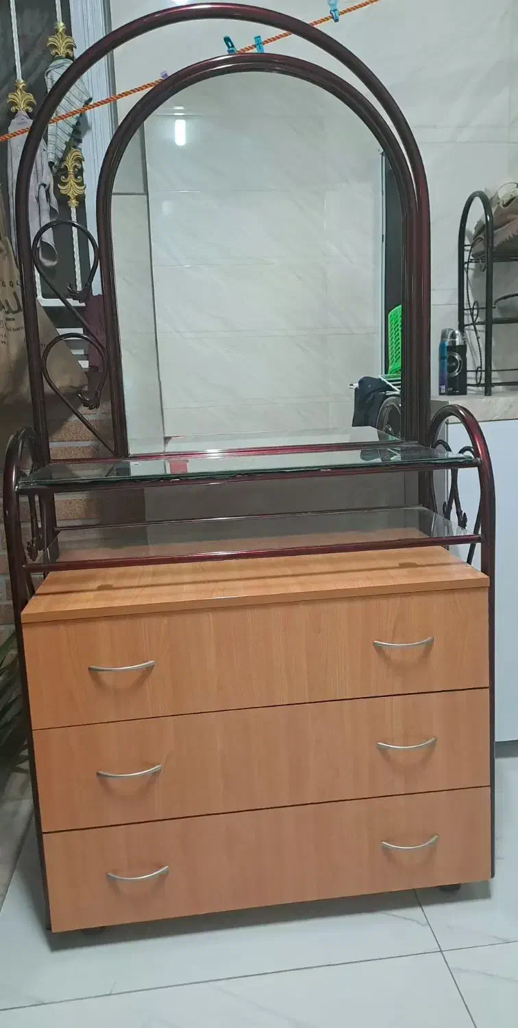 اینه و سه کشو مخصوص لباس و لوازم متفرقه|بوفه، ویترین، کنسول|گرگان, |دیوار