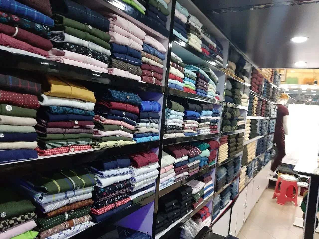 اجاره مغازه ۴۲ متر با بالکن خیابان بازارچه|اجارهٔ مغازه و غرفه|محمدشهر, محمدشهر|دیوار