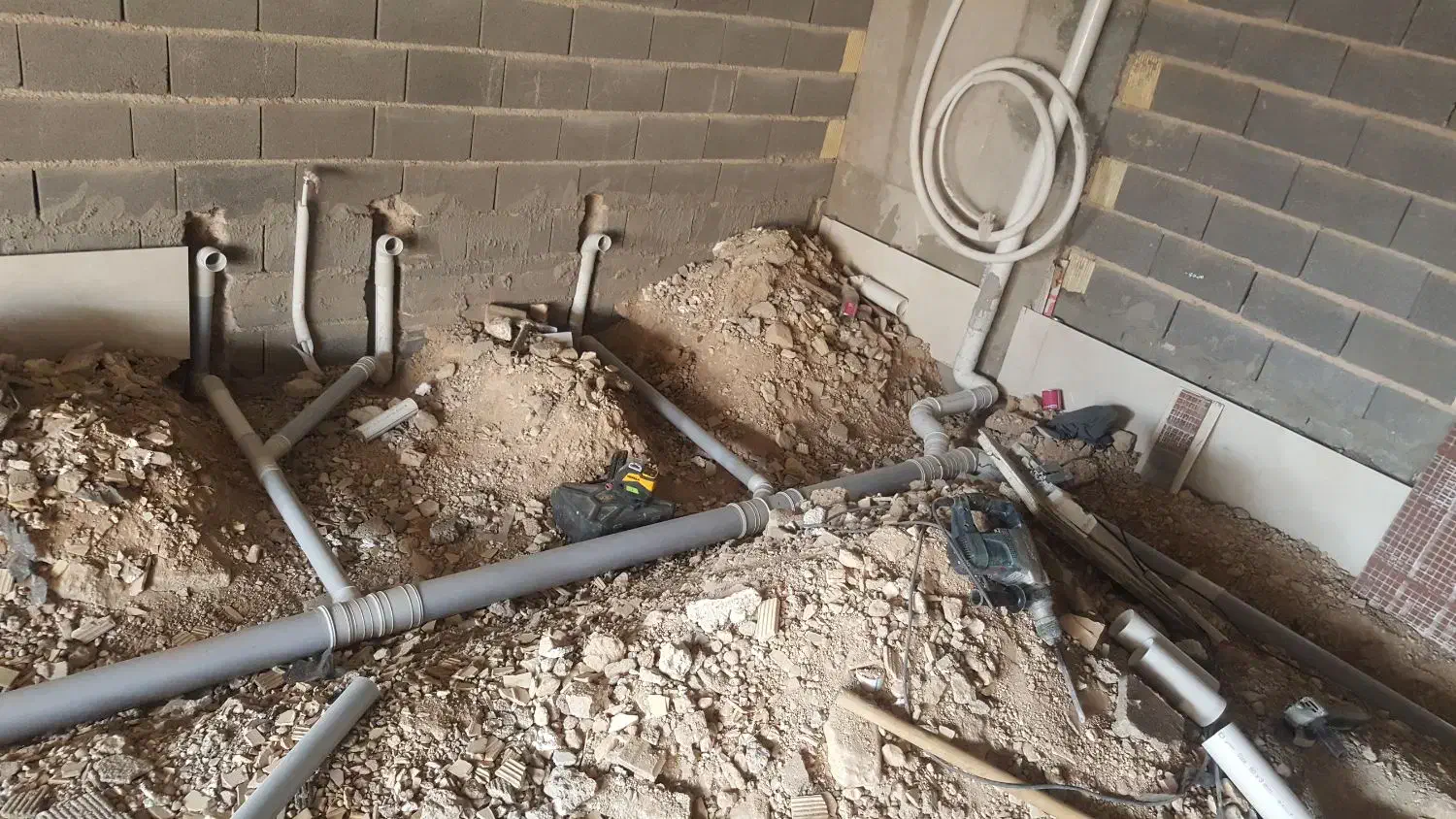 لوله کش ، تاسیسات کار ، تاسیسات  آب ، فاضلاب|خدمات پیشه و مهارت|صدرا-فارس, فاز ۲|دیوار