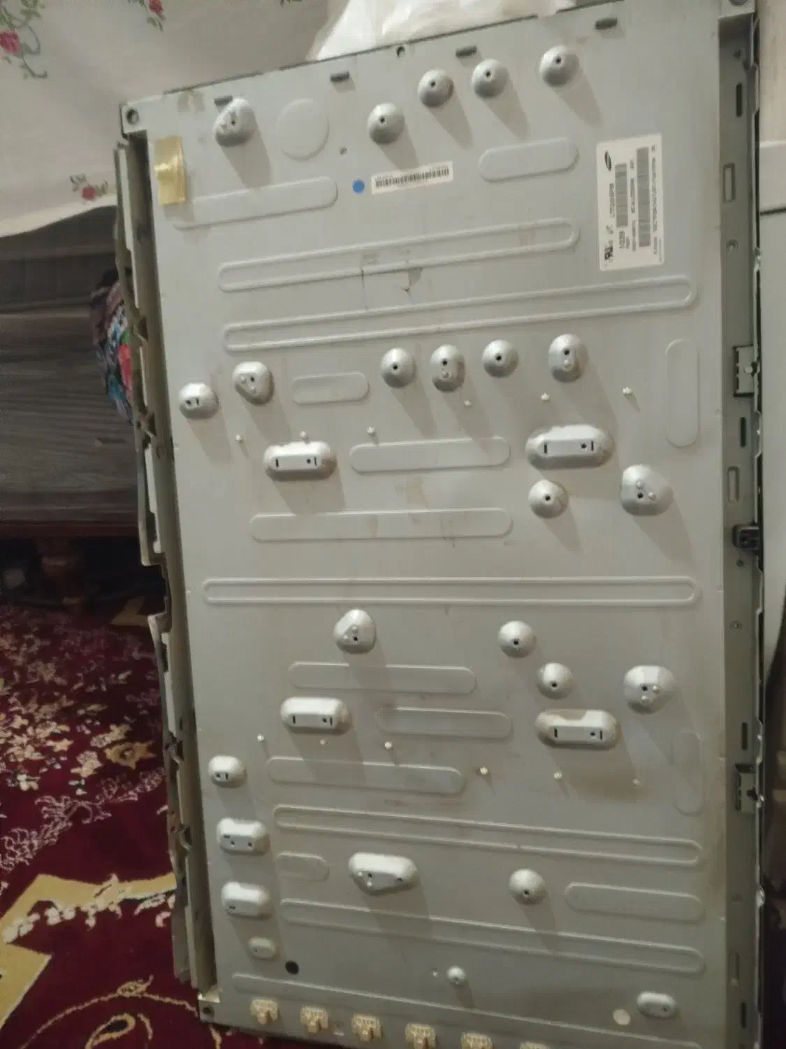 یک عدد تلویزیون شکسته فقط۳۰۰|تلویزیون و پروژکتور|قم, شاه ابراهیم|دیوار