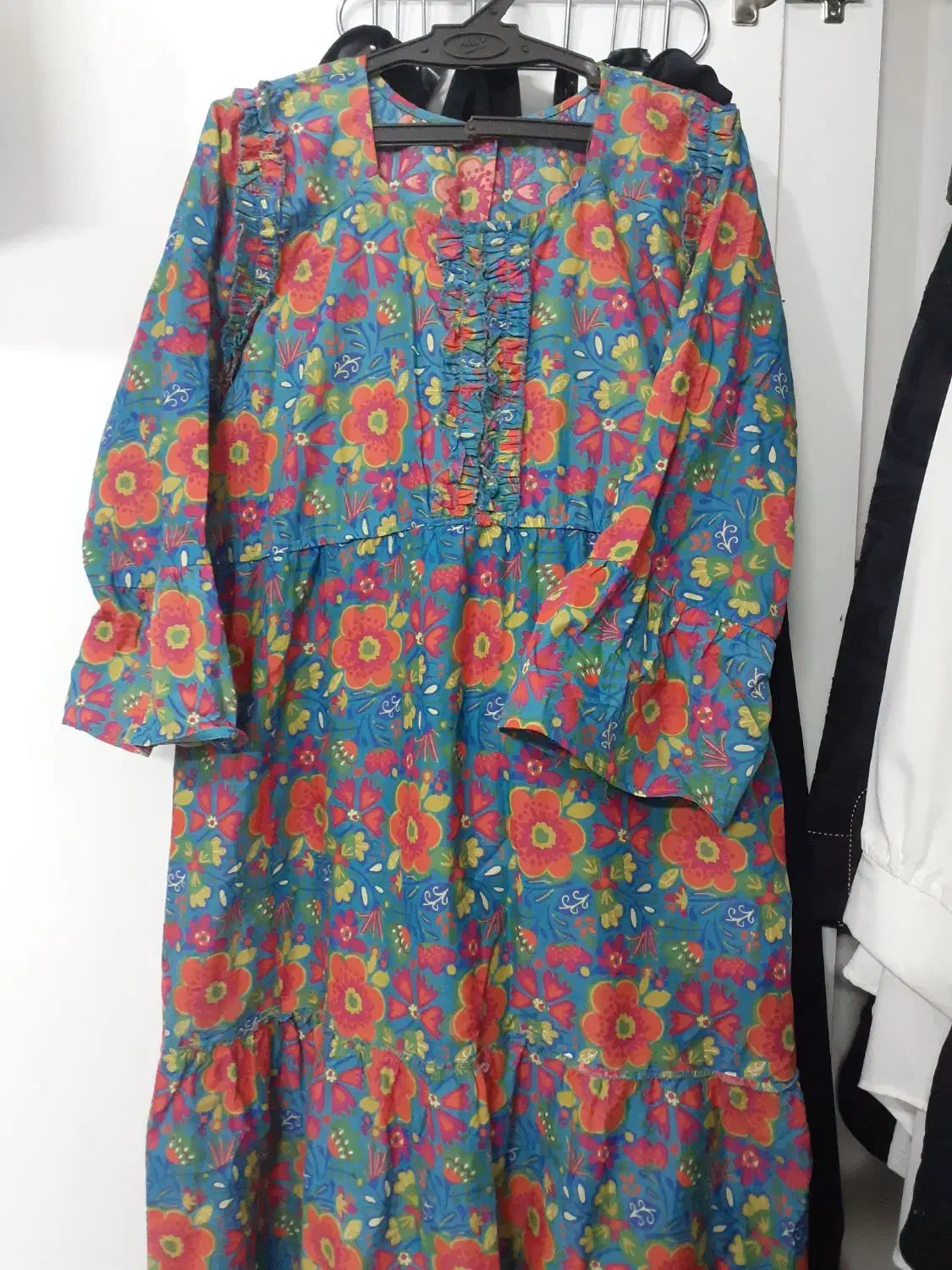 پیراهن ساحلی|لباس|مشهد, عامل|دیوار