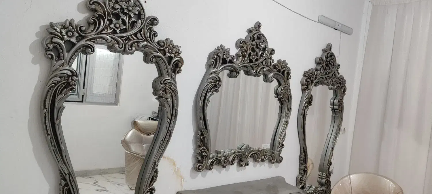 دو عدد آینه ایستاده و یک آینه کنسول|آرایشگاه و سالن‌های زیبایی|دورود, |دیوار