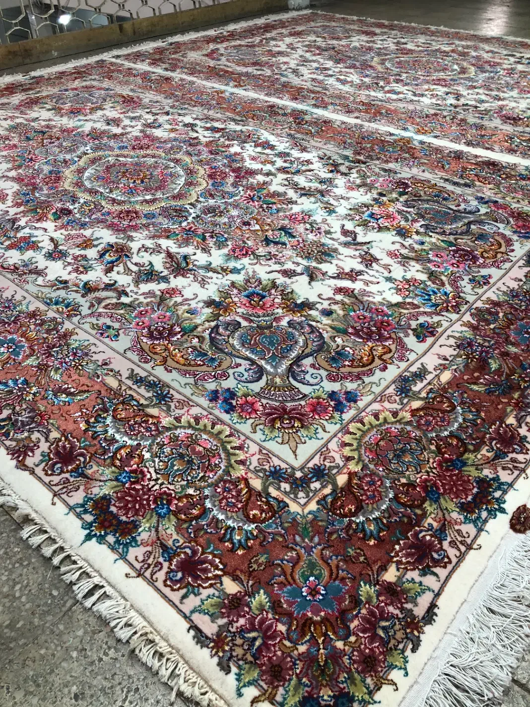 جفت۶مترنقشه خطیبی(گلدانی)کف حاشیه ،ترنج ابریشم۴۰رج|فرش|تبریز, |دیوار