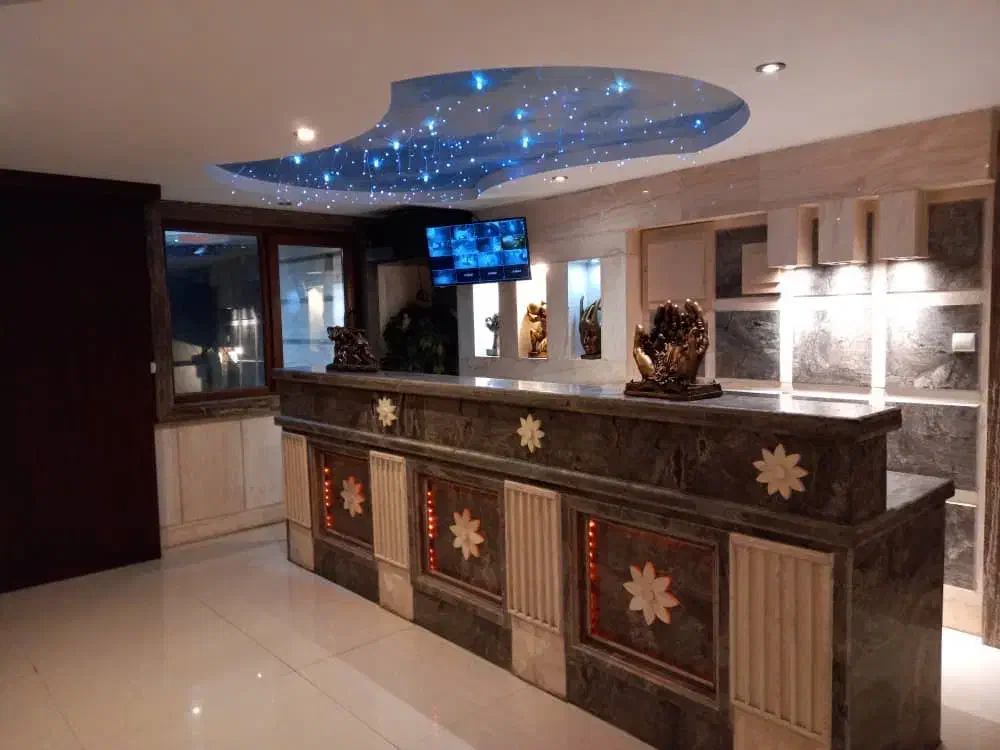 اپارتمان ۲۰۰ متری با لابی و نگهبانی(امینی)|اجارهٔ آپارتمان|نور, |دیوار