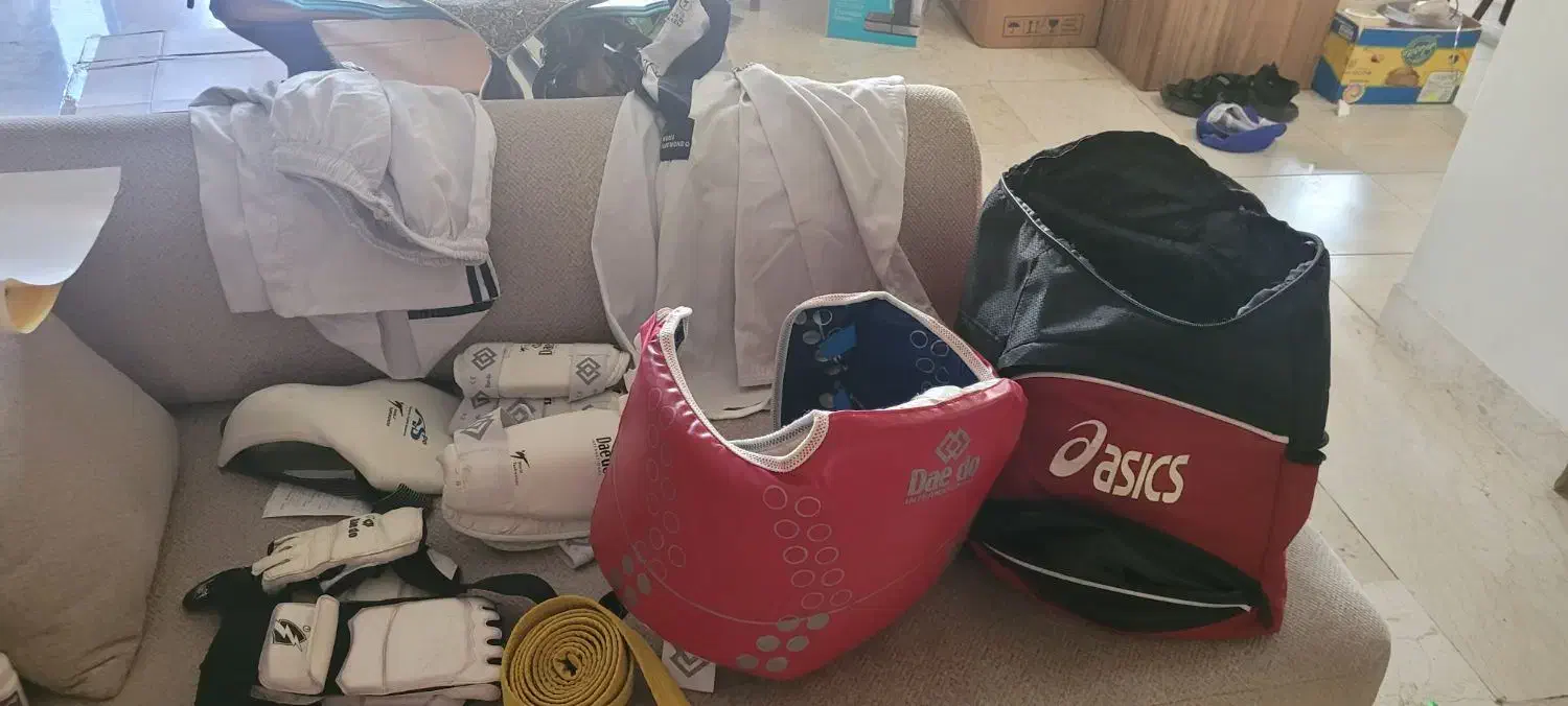 ست کامل تکواندو با یه شلوار اضافه|کیف، کفش، کمربند|کرج, جهان‌شهر|دیوار