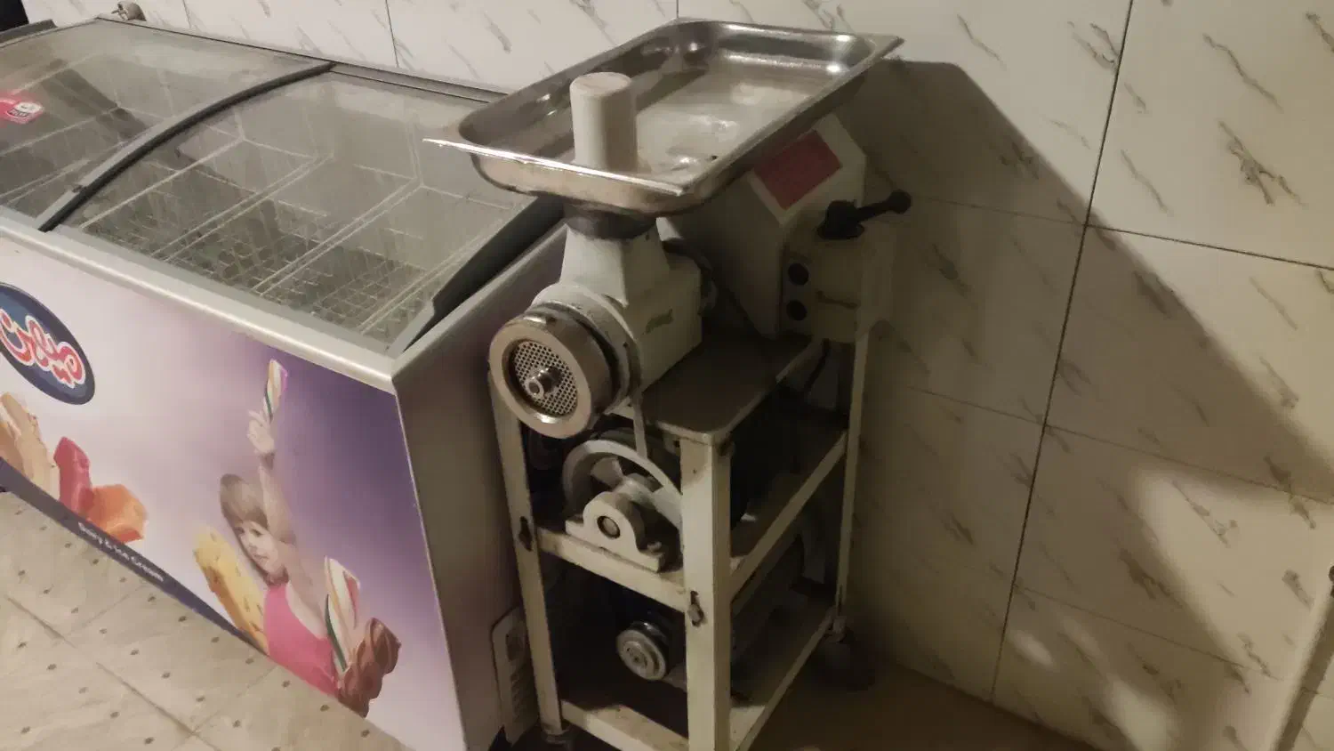 چرخ گوشتی و فریزر|یخچال و فریزر|بروجن, |دیوار