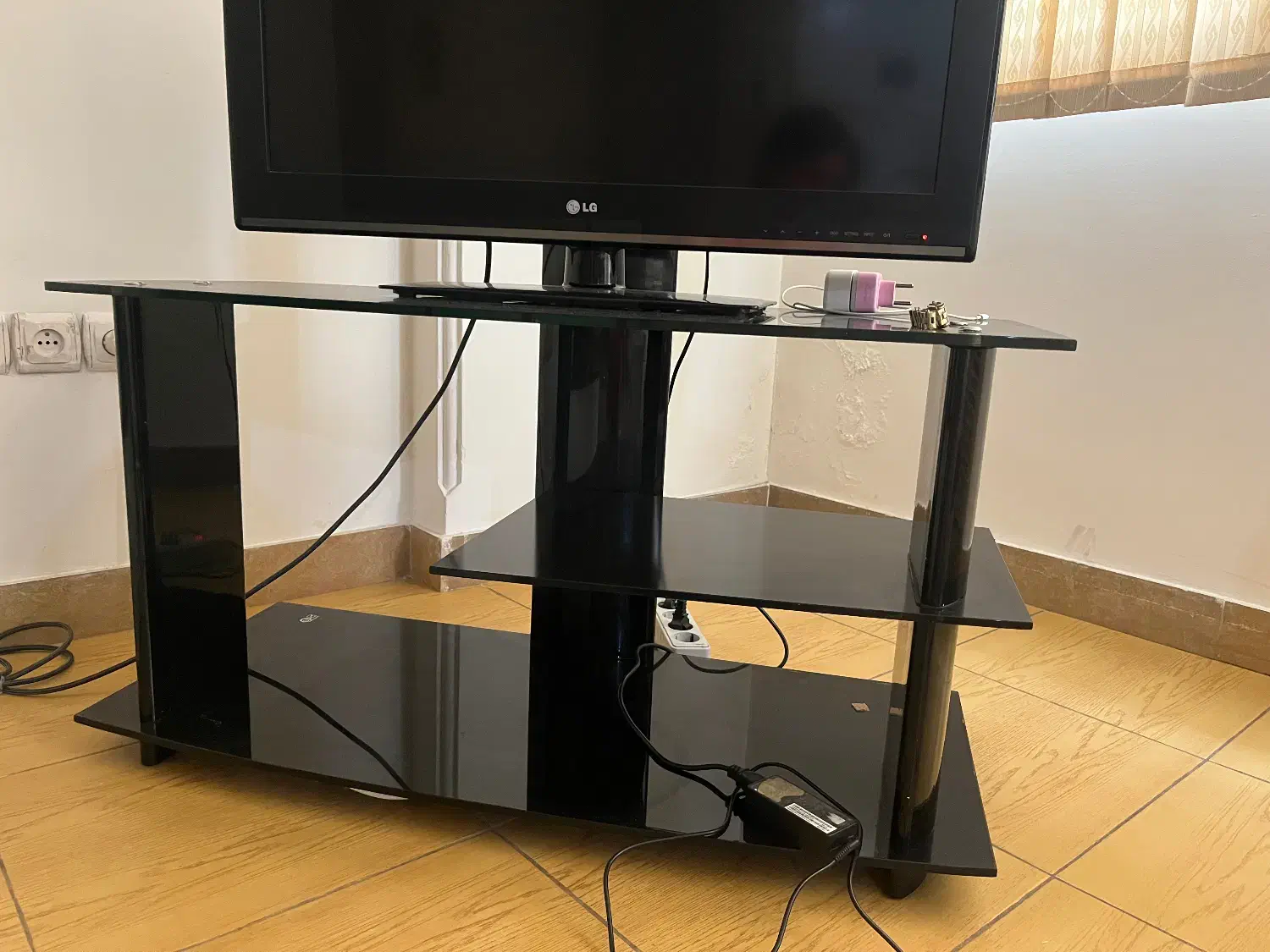 میزتلویزیون شیشه ای|میز تلویزیون|ساری, |دیوار