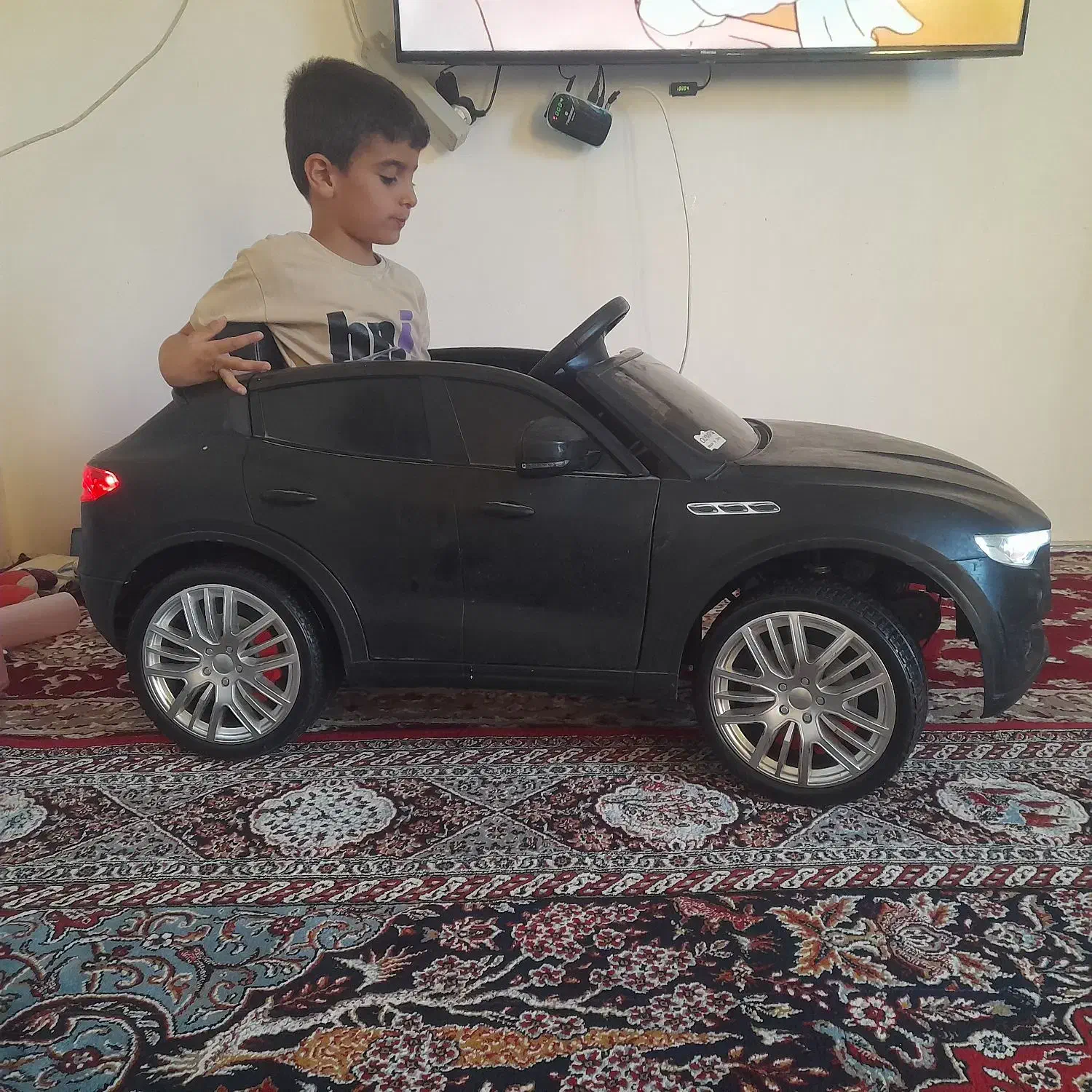 ماشینشارژی۴موتوره ۱۷/۰۰۰/۰۰۰ تومان|اسباببازی بچه|سقز, |دیوار