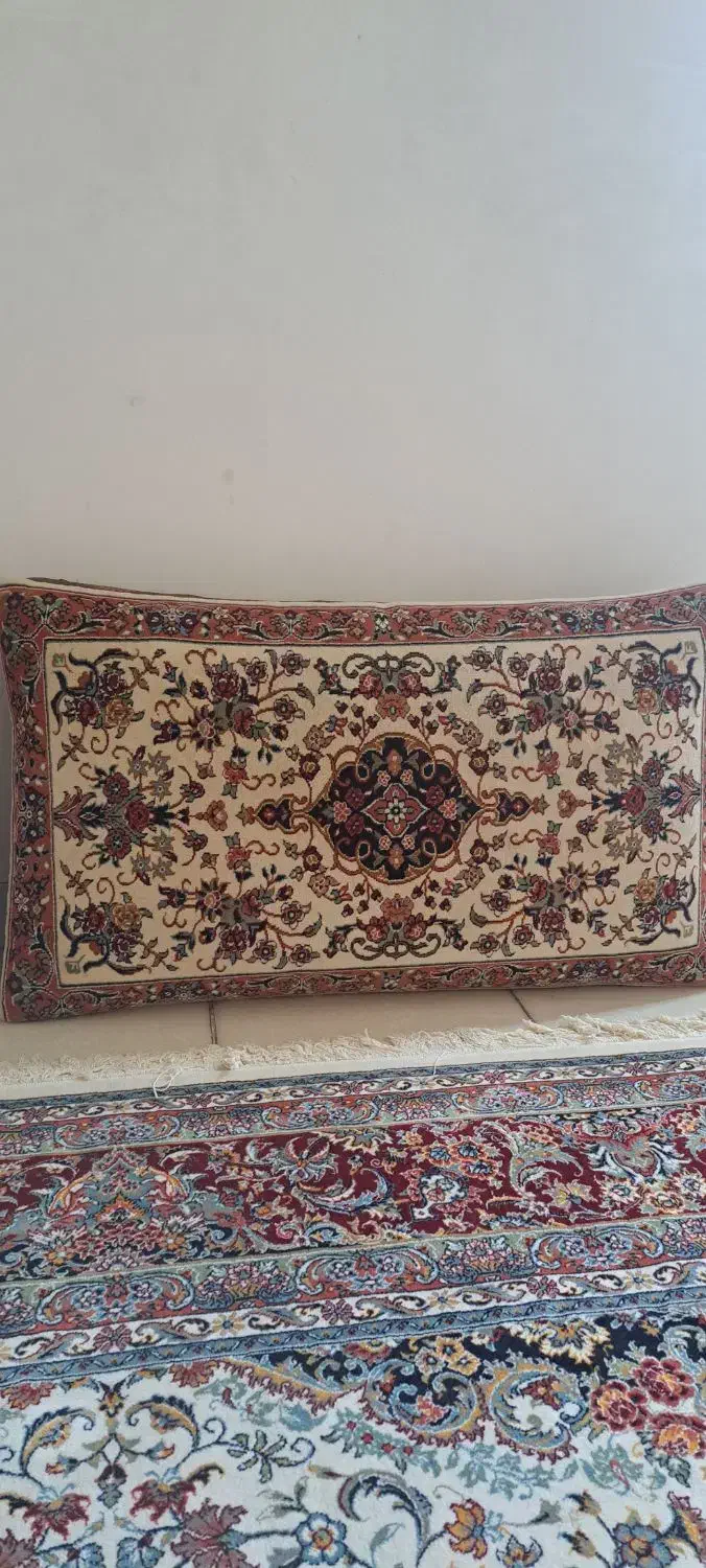 یک جفت پشتی نو|پشتی|اراک, |دیوار