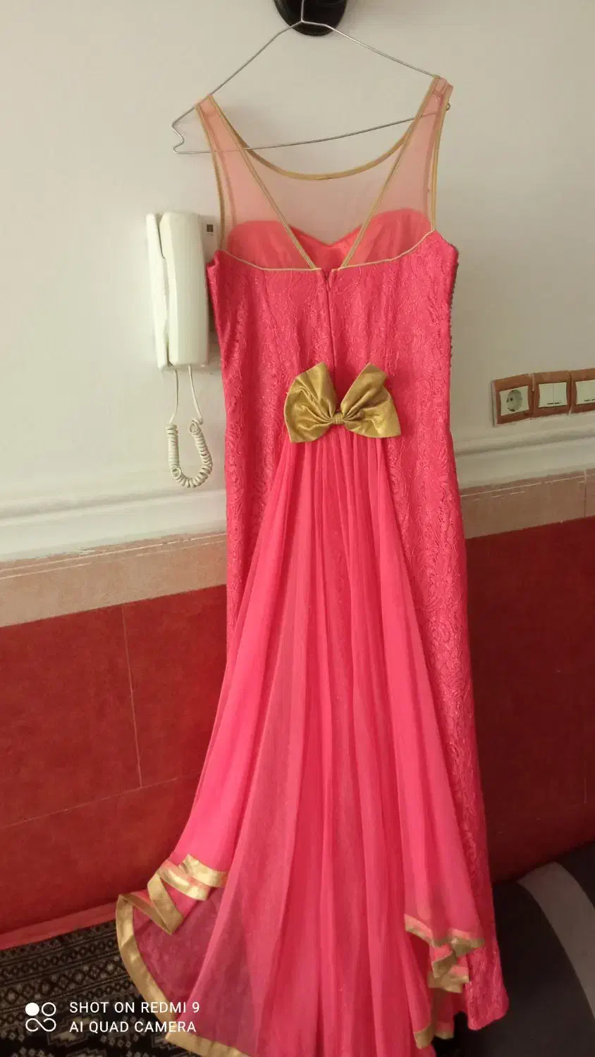 لباس مجلسی|لباس|مشهد, سجادیه|دیوار