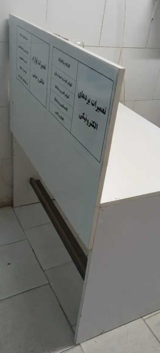 پیشخوان سفید و صندلی چرخدار|فروشگاه و مغازه|رشت, آزادگان|دیوار