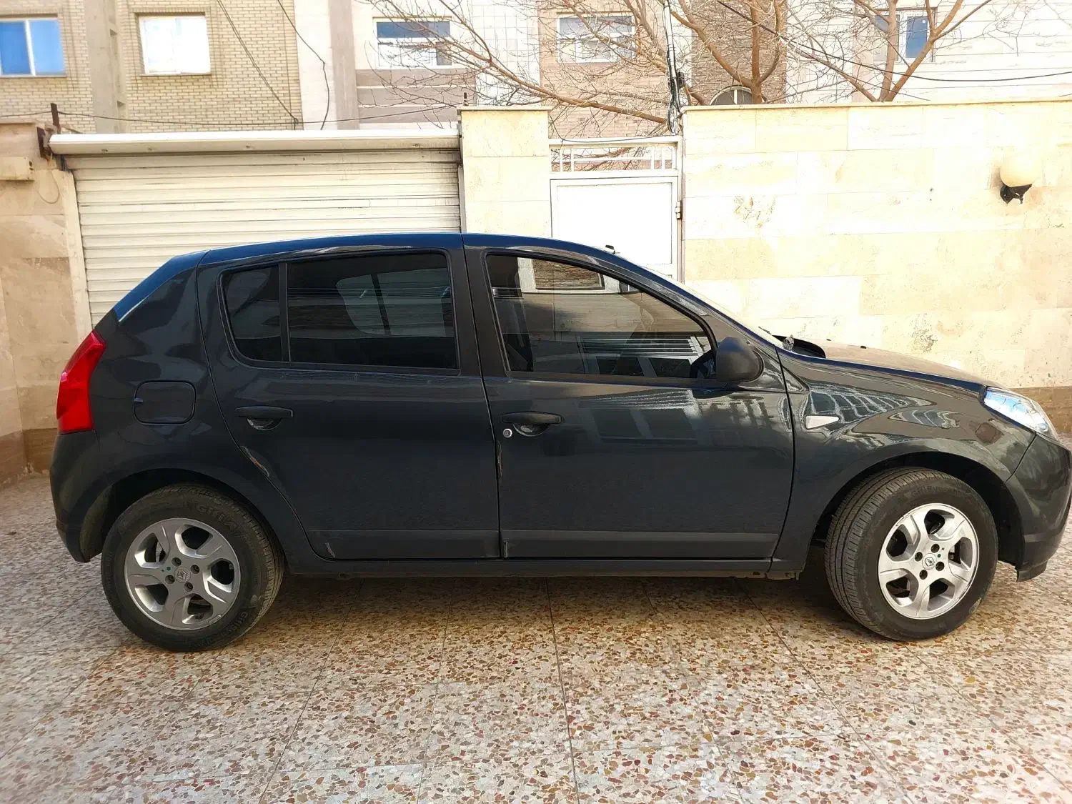 رنو ساندرو دنده ای مدل ۹۸ خانگی|خودرو سواری و وانت|اصفهان, میرعماد|دیوار