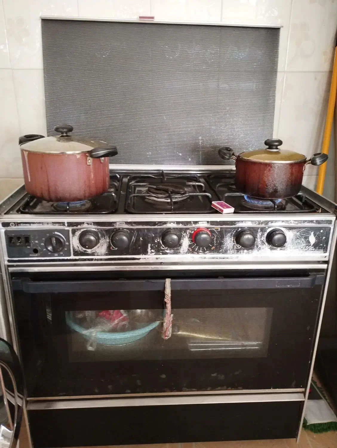 در حیاط خانه دو قطعه کابینت بوفه|مصالح و تجهیزات ساختمان|عطاملک, |دیوار