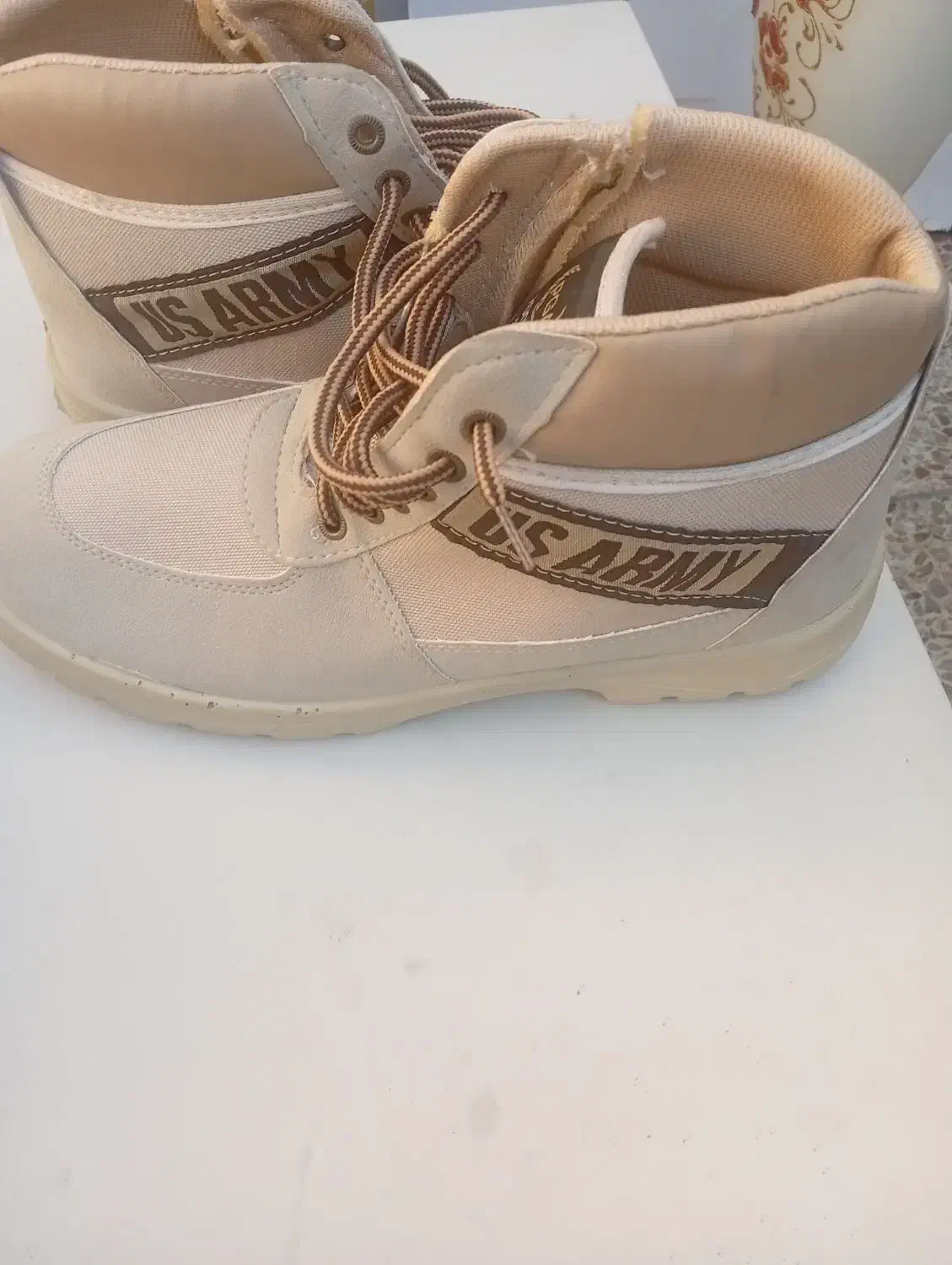 یک جفت پوتین نظامی|کیف، کفش، کمربند|اهواز, سپیدار|دیوار