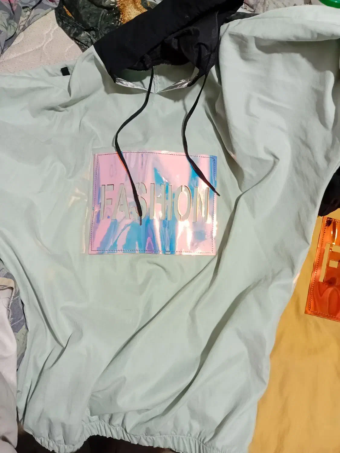 هودی|لباس|آمل, |دیوار