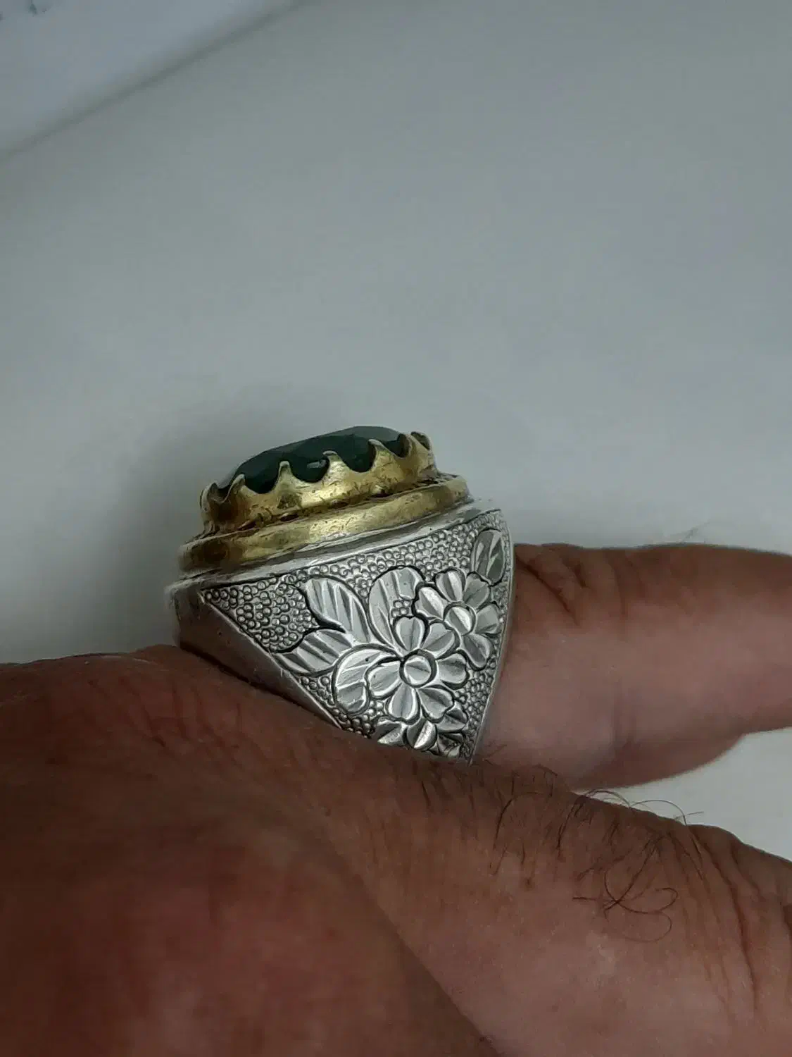 انگشتر زمرد دست ساز|جواهرات|اندیشه, اندیشه فاز ۱|دیوار